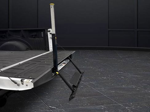 Used 2018 Ford F150 Raptor w/ Equipment Group 802A Luxury image 17