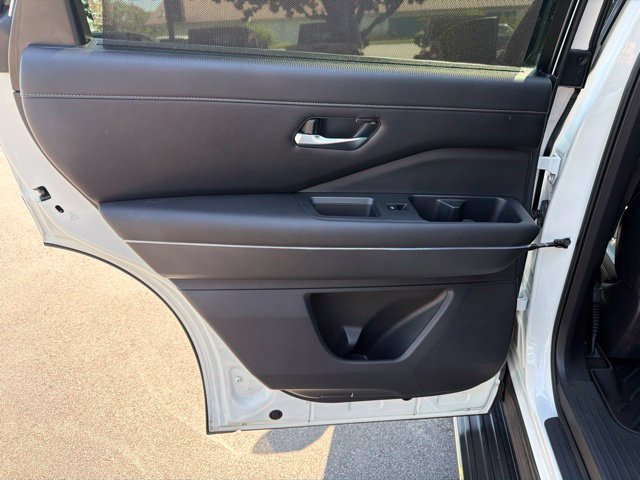 Used 2023 Nissan Pathfinder SL w/ SL Premium Package AWD/4WD image 16