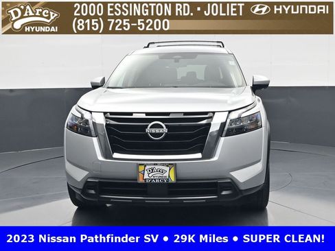 Used 2023 Nissan Pathfinder SV image 2