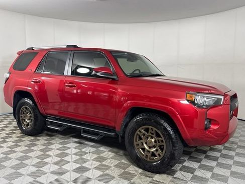 Used 2020 Toyota 4Runner SR5 Premium w/ Moonroof Package RWD image 12