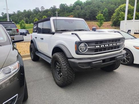 Used 2025 Ford Bronco 4-Door AWD/4WD image 3