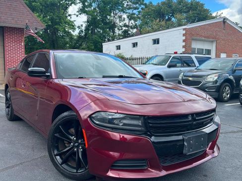 Used 2018 Dodge Charger SXT w/ Blacktop Package RWD image 8