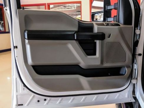 Used 2018 Ford F550 2WD Regular Cab Super Duty image 32