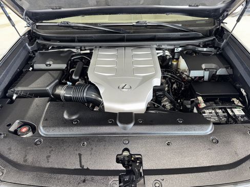 Used 2016 Lexus GX 460 Luxury w/ Preferred Accessory Package image 35