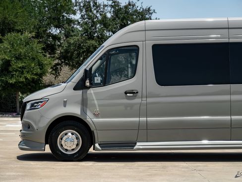 Used 2025 Mercedes-Benz Sprinter 3500 image 8