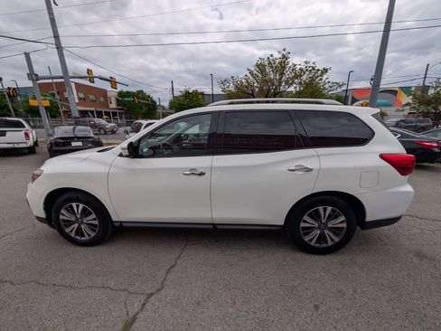 Used 2020 Nissan Pathfinder S FWD image 9