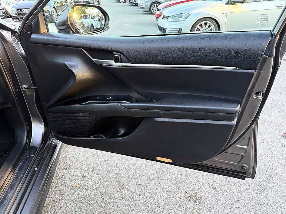 Used 2019 Toyota Camry SE FWD image 20