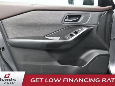 Used 2023 Nissan Rogue S AWD/4WD image 17