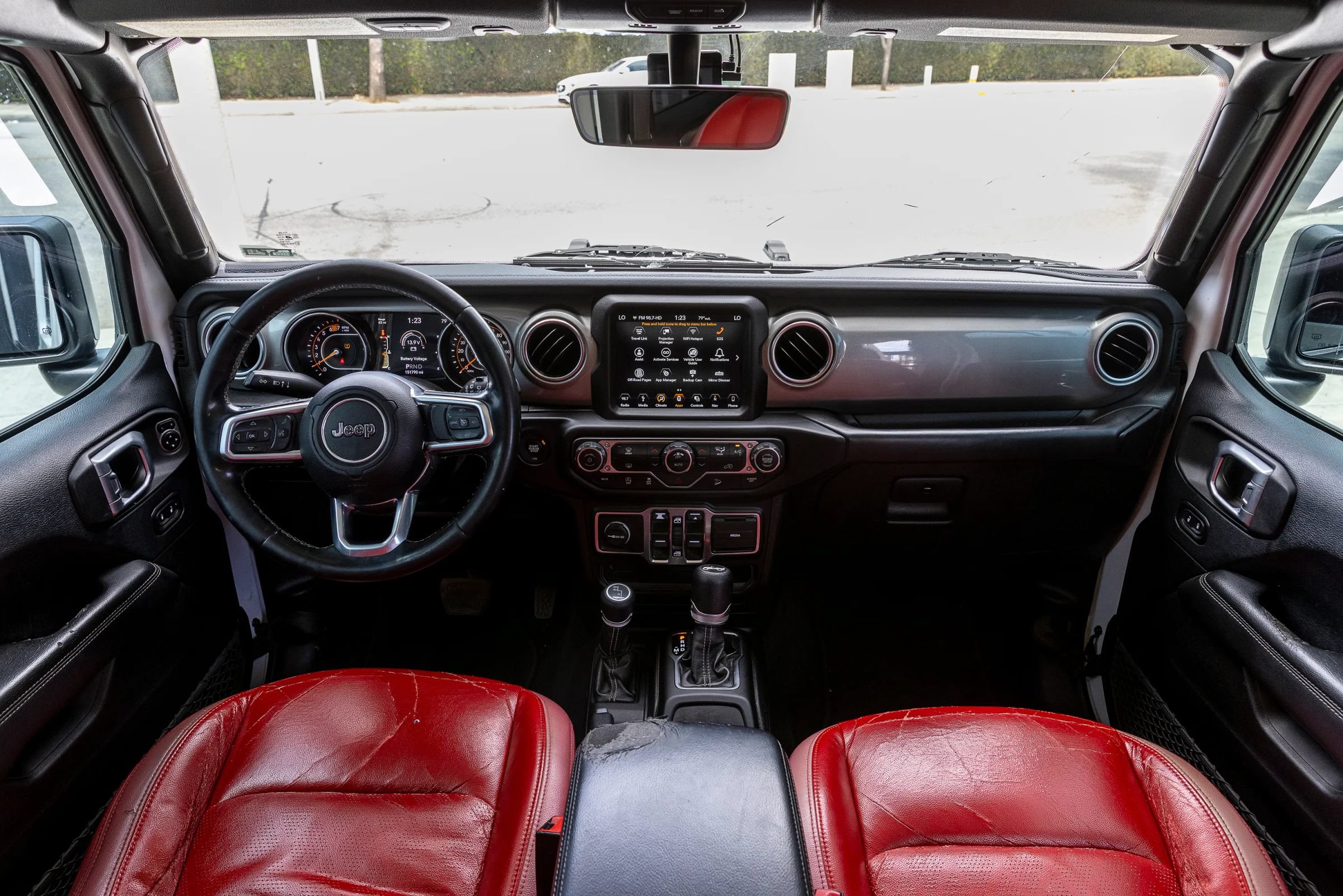 Used 2019 Jeep Wrangler Unlimited Sahara AWD/4WD image 32