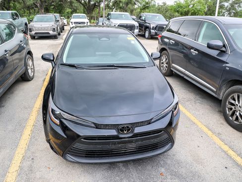 Certified 2025 Toyota Corolla LE FWD image 4