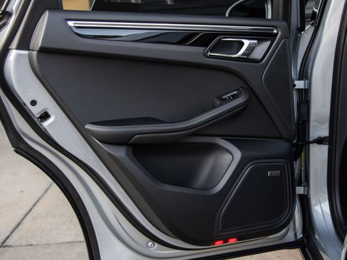 Certified 2026 Porsche Macan AWD/4WD image 34