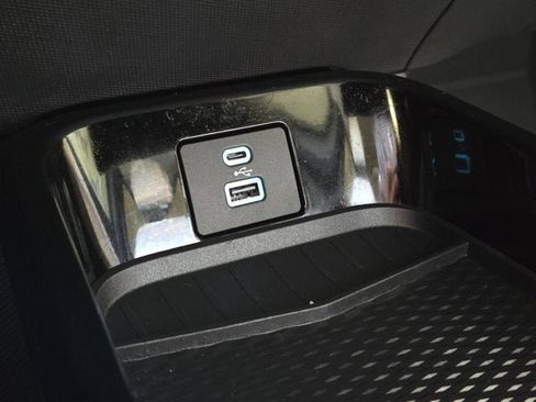 Used 2022 Ford Mustang Mach-E Premium image 26