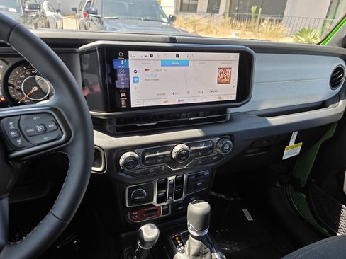 New 2025 Jeep Gladiator Willys image 12