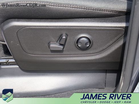 Used 2025 RAM 1500 Big Horn AWD/4WD image 23
