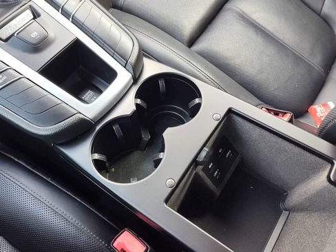 Used 2020 Porsche Macan image 25