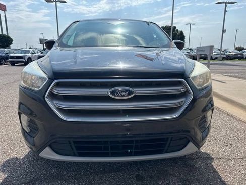 Used 2017 Ford Escape SE w/ SE Cold Weather Package FWD image 2