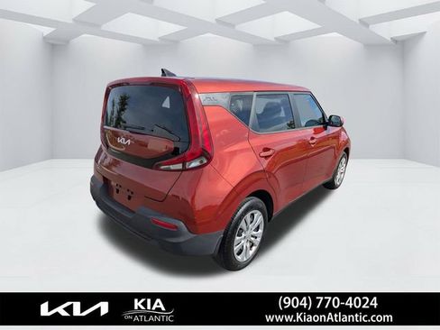 Used 2022 Kia Soul LX FWD image 3