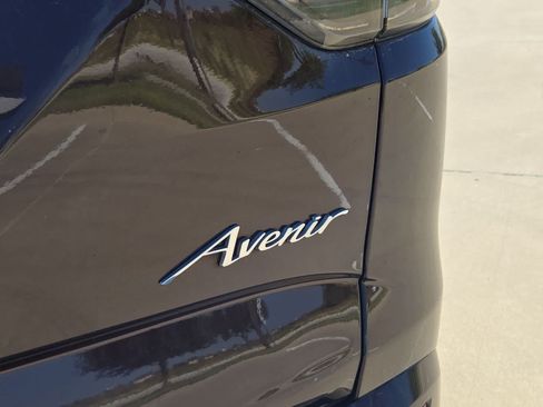 Used 2023 Buick Enclave Avenir w/ Avenir Technology Package AWD/4WD image 11