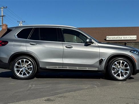 Used 2024 BMW X5 xDrive40i image 3