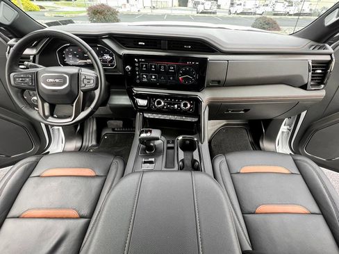 Used 2024 GMC Sierra 1500 AT4 image 4