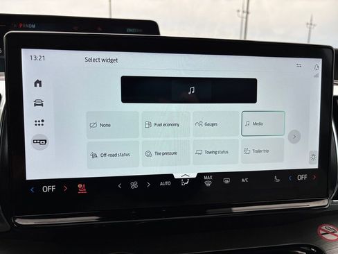 Used 2025 Ford Expedition Platinum image 32