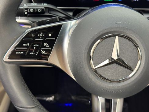 Used 2025 Mercedes-Benz GLC 350e 4MATIC image 23