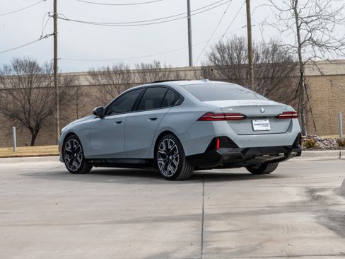 Used 2026 BMW i5 eDrive40 w/ M Sport Package image 3