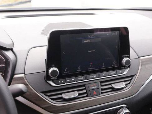 Used 2025 Nissan Altima 2.5 SV FWD image 14