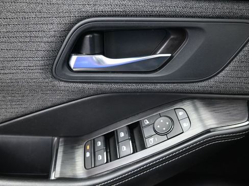 Used 2022 Nissan Rogue SV AWD/4WD image 17