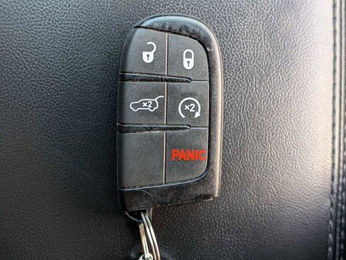 Used 2018 Jeep Grand Cherokee Laredo AWD/4WD image 27
