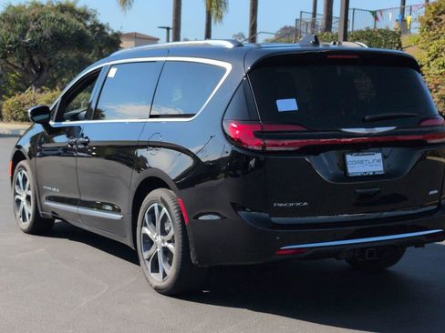 New 2026 Chrysler Pacifica Pinnacle image 7