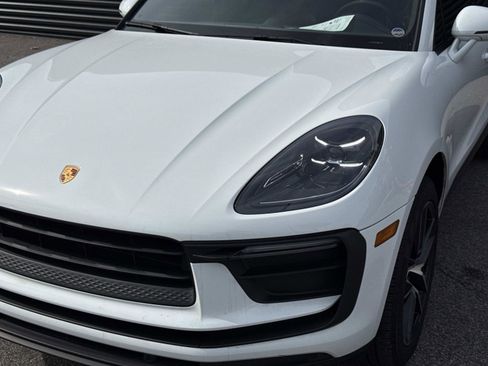Certified 2022 Porsche Macan image 13
