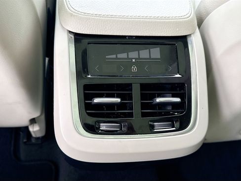 Used 2022 Volvo XC90 T5 Momentum w/ Protection Package Premier AWD/4WD image 20