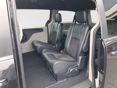 Used 2020 Dodge Grand Caravan SXT image 13