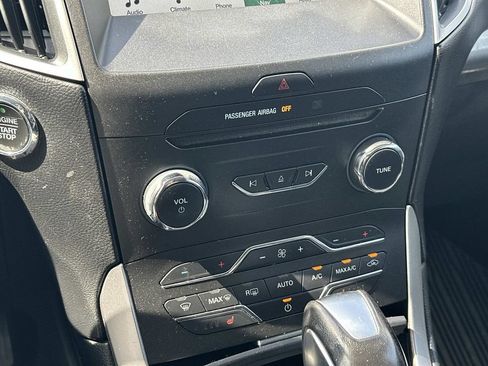 Used 2018 Ford Edge SEL w/ Equipment Group 201A AWD/4WD image 32