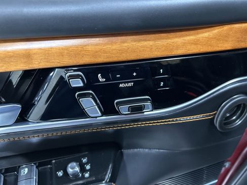 Used 2022 Jeep Grand Wagoneer Series III w/ Rear Seat Video Group 1 image 13