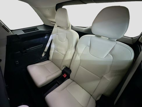 Used 2020 Volvo XC90 T5 Momentum image 37