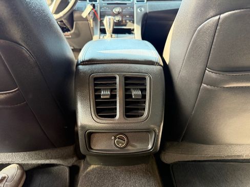 Used 2013 Ford Taurus Limited FWD image 20
