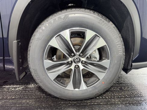 New 2026 Toyota Highlander XLE image 9