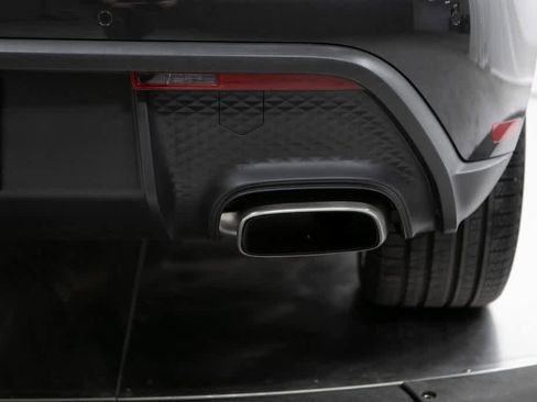 Certified 2025 Porsche Macan image 38