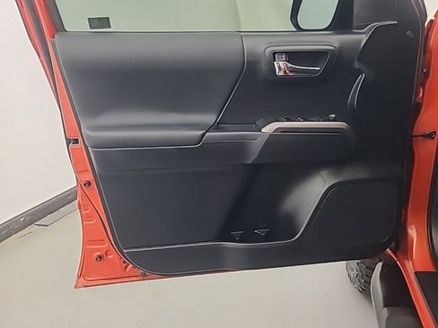 Used 2018 Toyota Tacoma TRD Sport w/ Technology Package AWD/4WD image 23