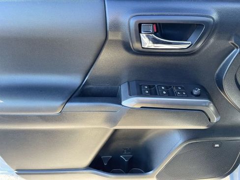 Used 2019 Toyota Tacoma TRD Sport AWD/4WD image 12