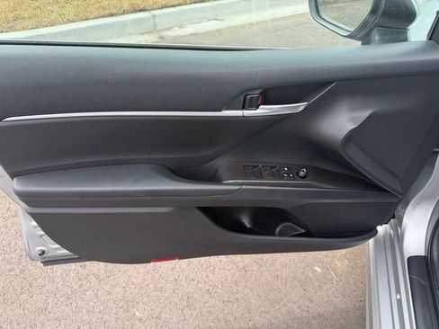 Used 2023 Toyota Camry SE image 4