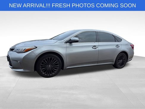 Used 2016 Toyota Avalon Limited image 2