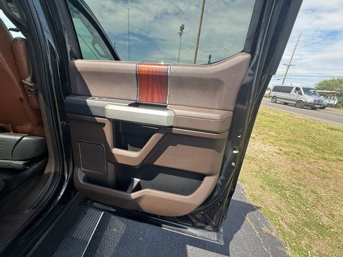Used 2015 Ford F150 King Ranch w/ Equipment Group 601A Luxury AWD/4WD image 19