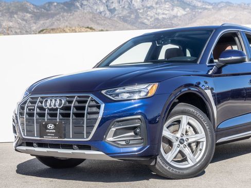 Used 2023 Audi Q5 2.0T Premium w/ Convenience Package AWD/4WD image 2