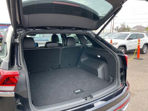 Used 2025 Volkswagen Atlas Cross Sport SE image 34