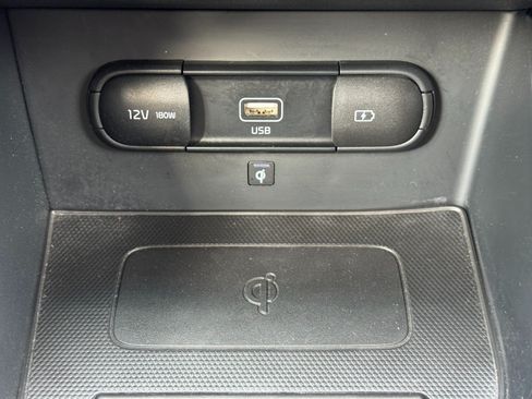 Used 2022 Kia Niro EX Premium FWD image 30
