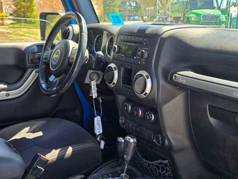 Used 2015 Jeep Wrangler Rubicon AWD/4WD image 14