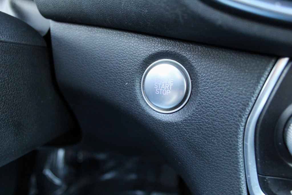 Used 2019 Hyundai Santa Fe SEL FWD image 17